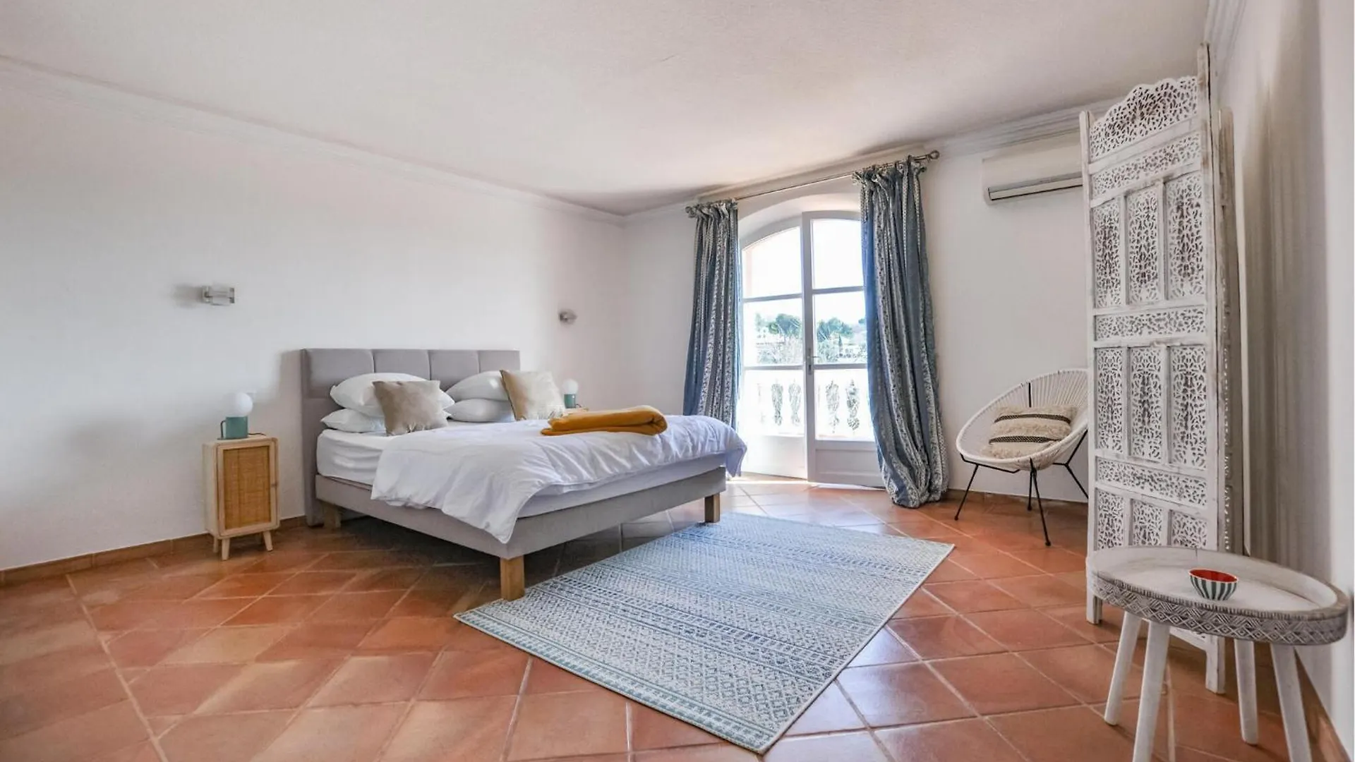 Beautiful Home In Mougins With Kitchen