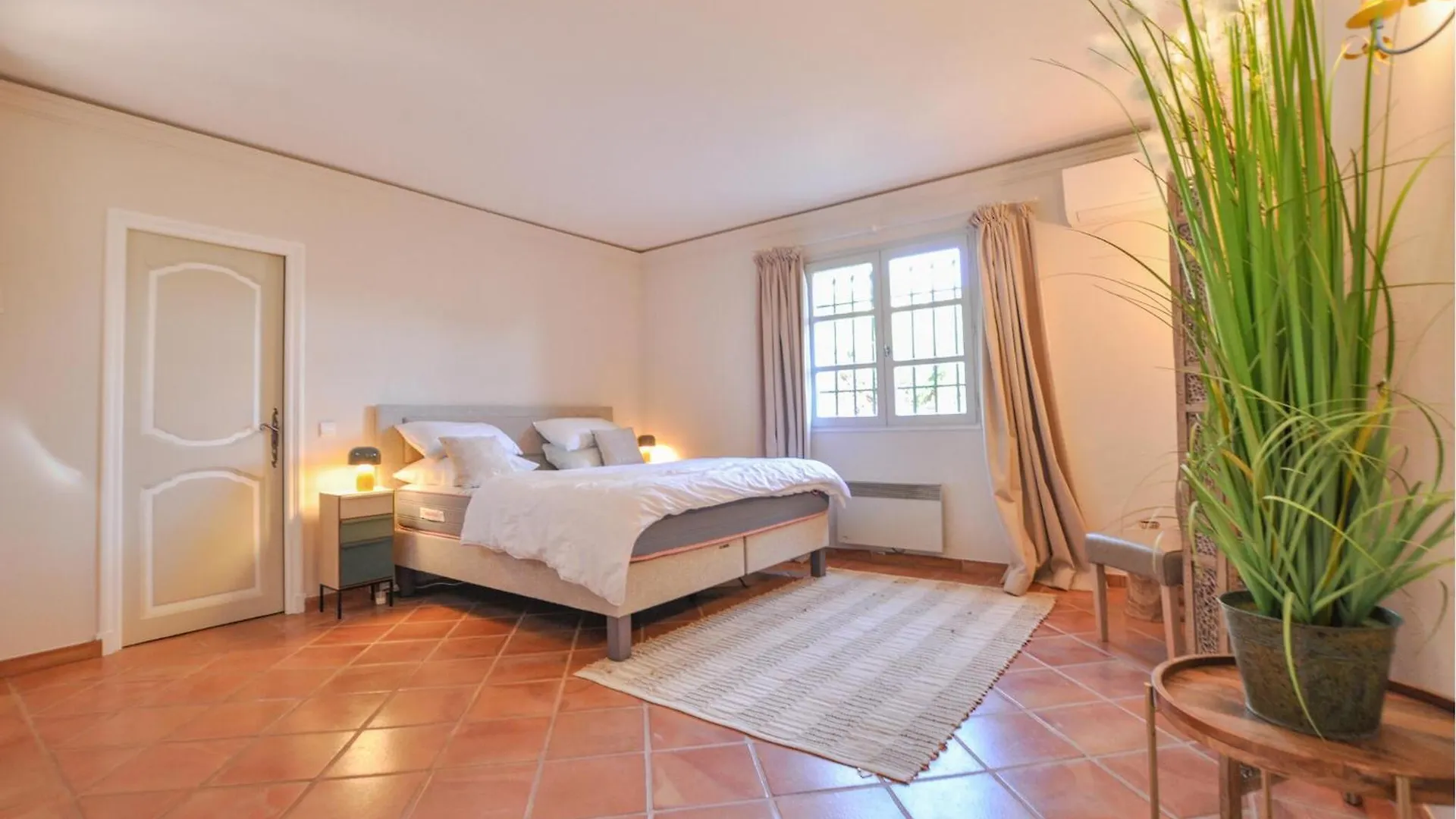 Beautiful Home In Mougins With Kitchen