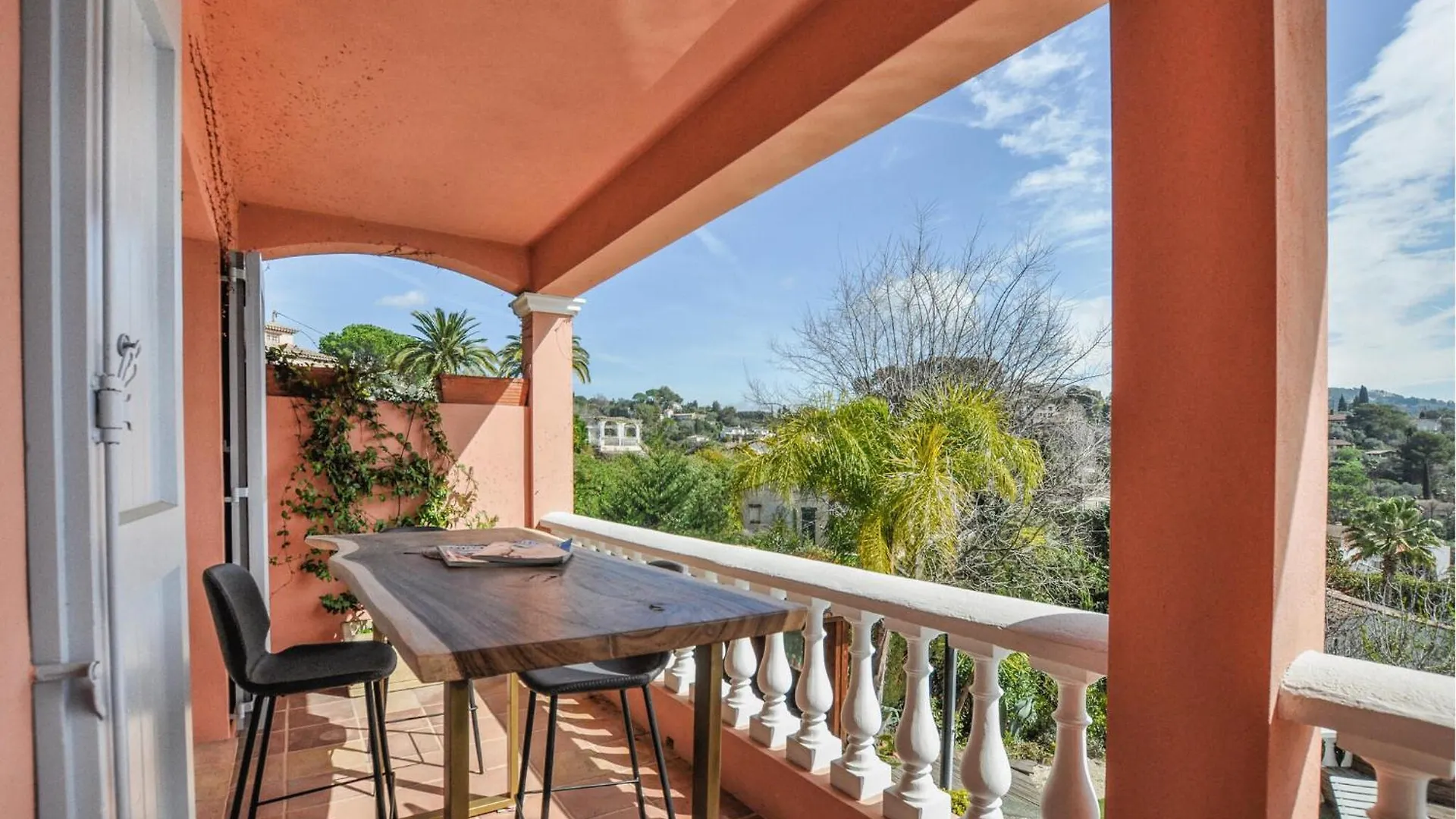 Beautiful Home In Mougins With Kitchen